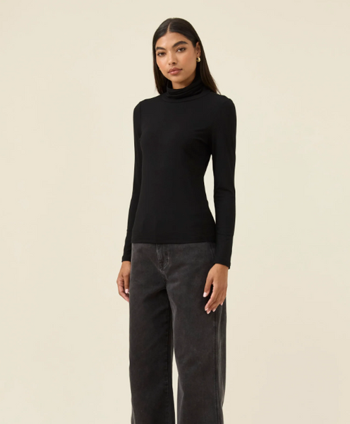 Naria Roll Neck