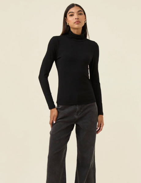 Naria Roll Neck